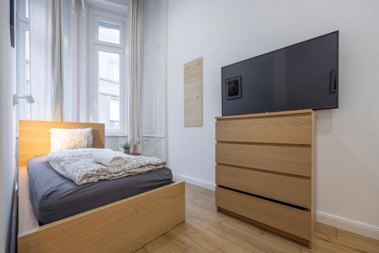 Central Grand Apartment With 5Bedrm 2Bathroom Budapest Kültér fotó