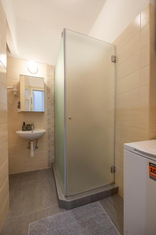 Central Grand Apartment With 5Bedrm 2Bathroom Budapest Kültér fotó