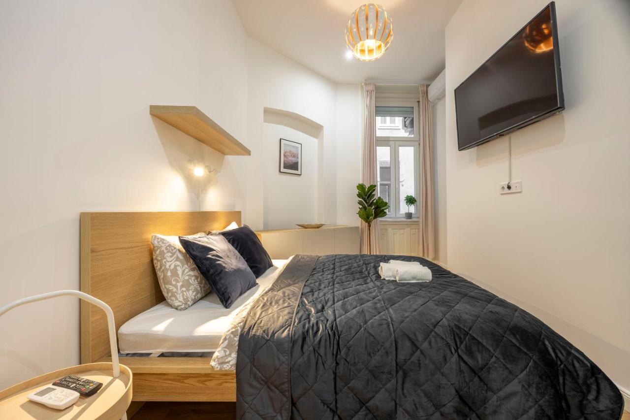Central Grand Apartment With 5Bedrm 2Bathroom Budapest Kültér fotó