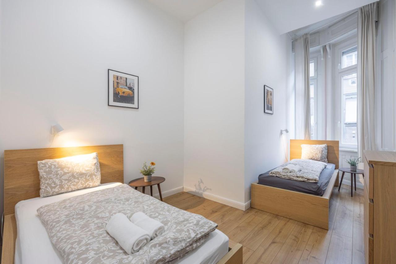 Central Grand Apartment With 5Bedrm 2Bathroom Budapest Kültér fotó